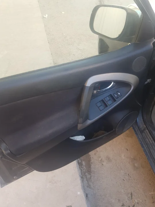 Toyota RAV4 - Photo 6