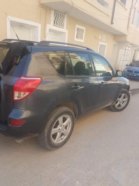 Toyota RAV4 - Photo 4
