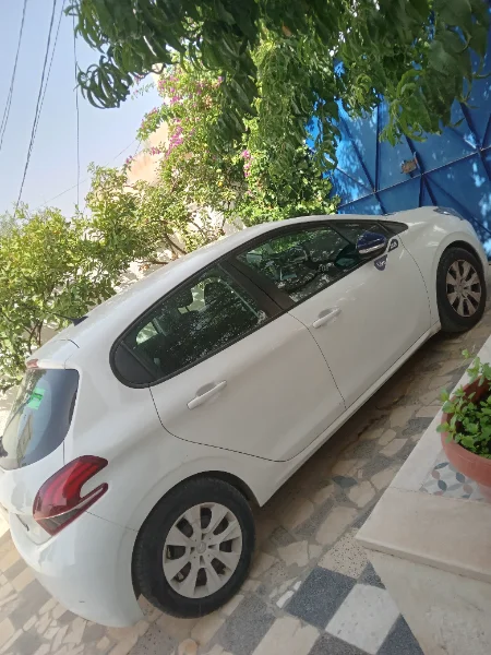 Peugeot 208 - Photo 2