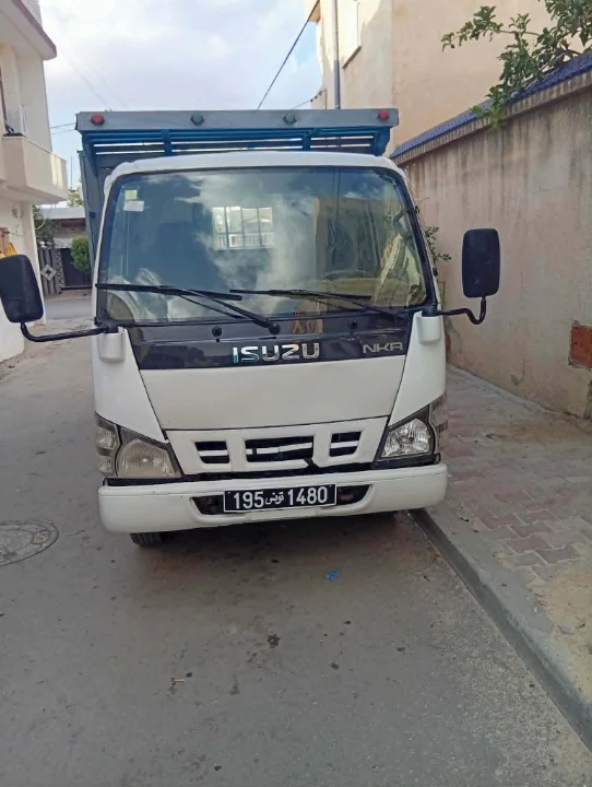 Isuzu AUTRE - Photo 2