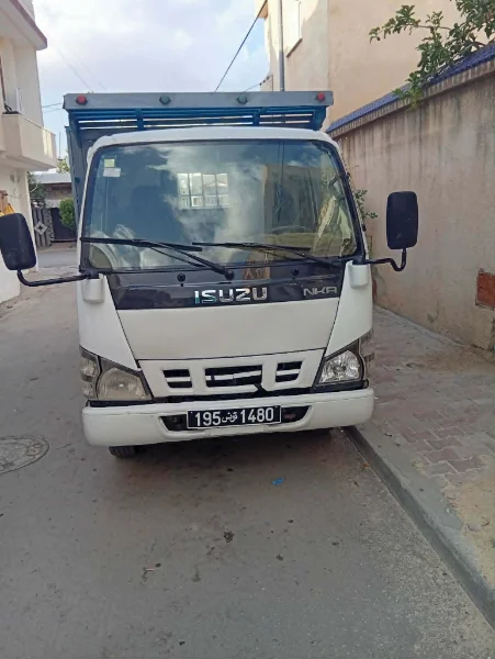 Isuzu AUTRE - Photo 2
