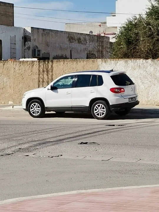 Volkswagen Tiguan - Photo 2