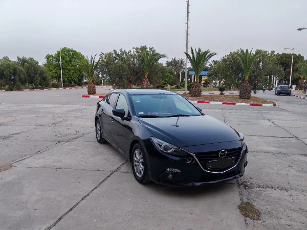 Belle Mazda 3 sedan 