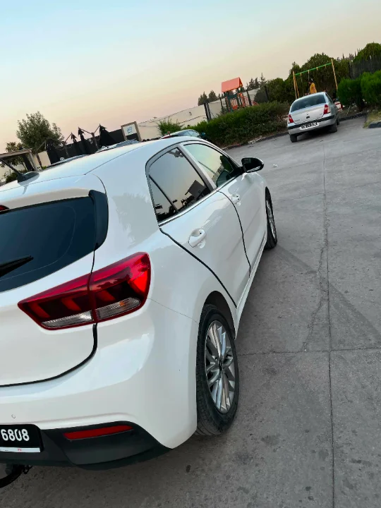 Kia RIO - Photo 4