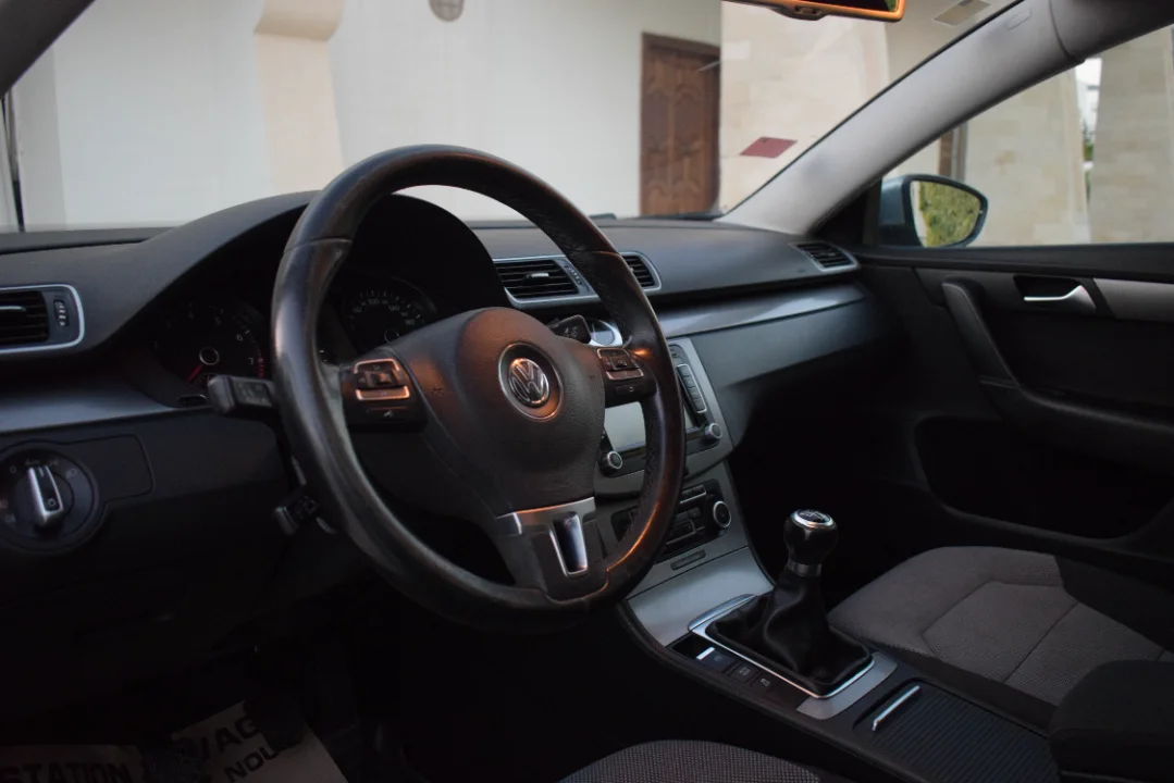 Volkswagen Passat - Photo 8