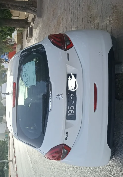 Peugeot 208 - Photo 8