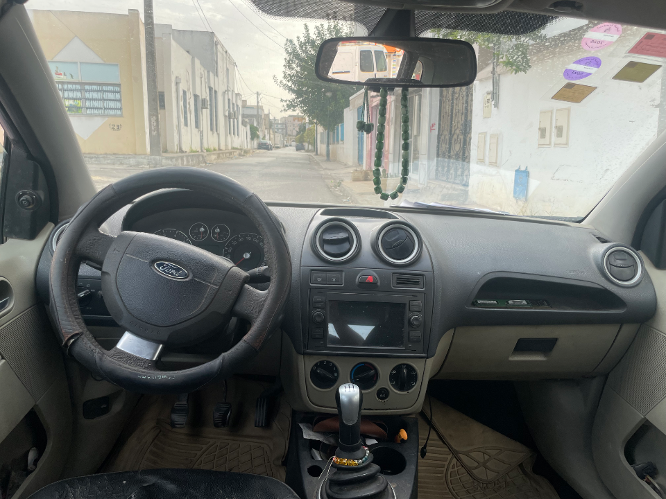Ford FIESTA - Photo 2