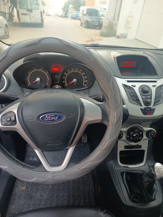 Ford FIESTA - Photo 6