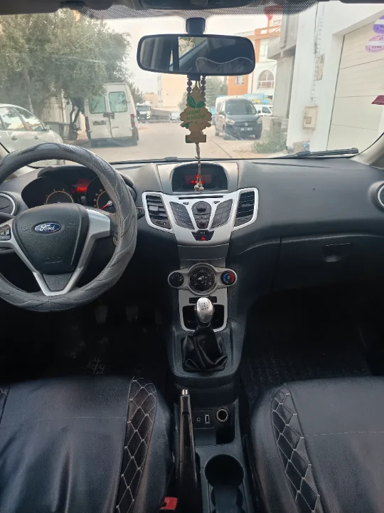 Ford FIESTA - Photo 5