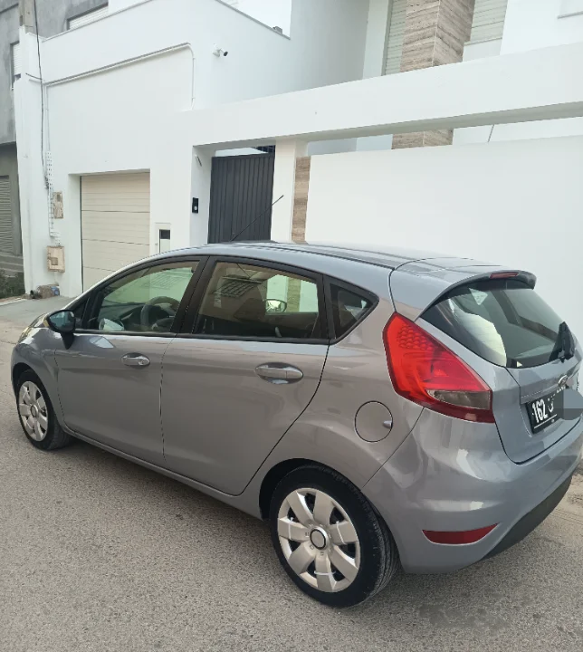 Ford FIESTA - Photo 4