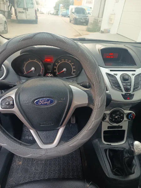 Ford FIESTA - Photo 6
