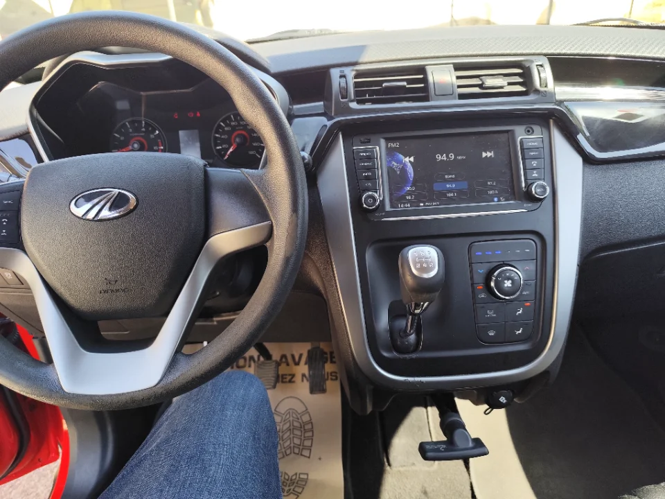 Mahindra KUV 100 - Photo 12