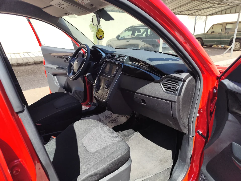 Mahindra KUV 100 - Photo 10