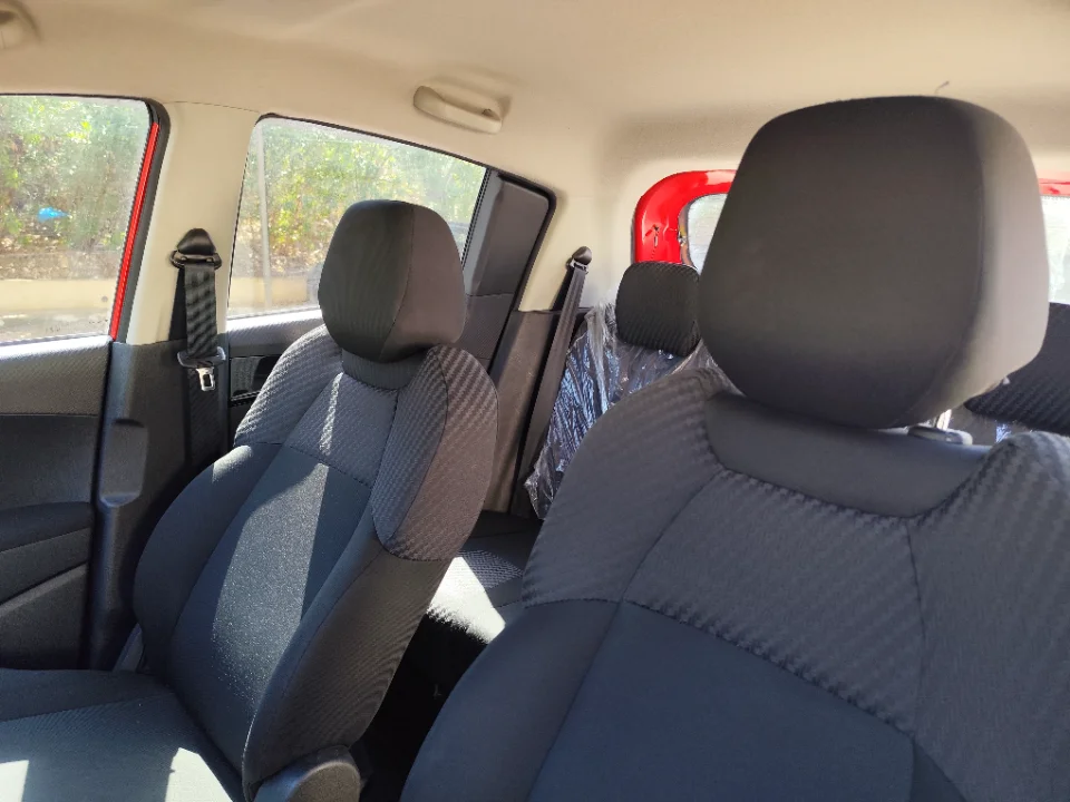 Mahindra KUV 100 - Photo 8