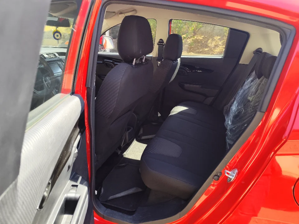 Mahindra KUV 100 - Photo 7