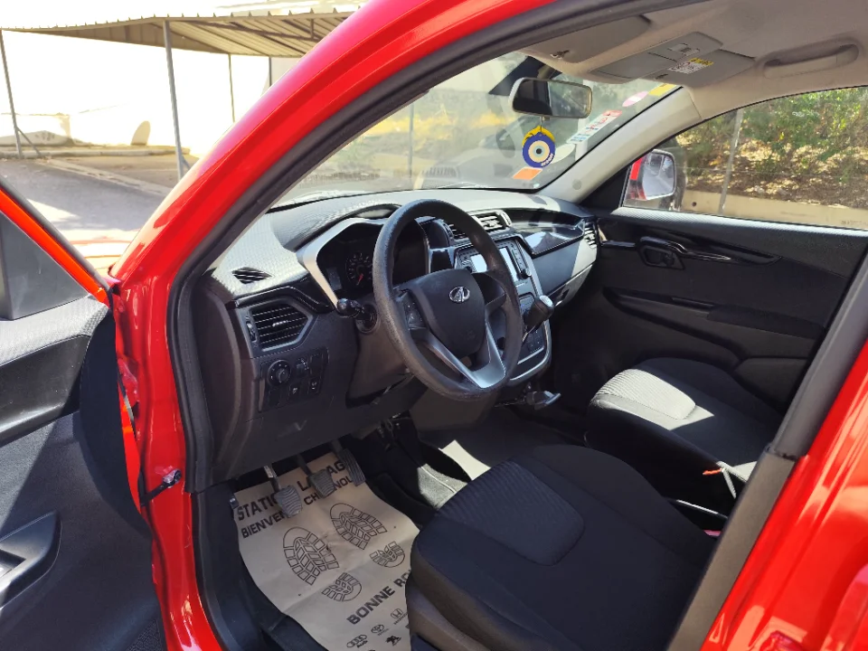 Mahindra KUV 100 - Photo 6