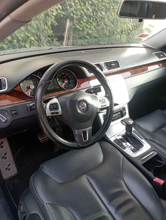 Volkswagen Passat - Photo 2