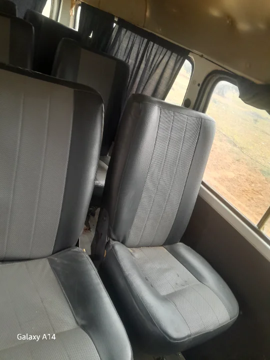 Mazda MINIBUS - Photo 2