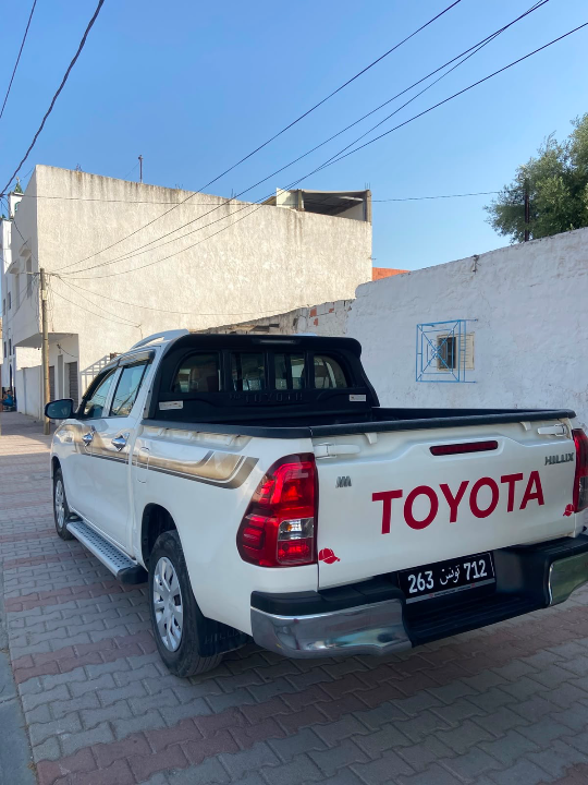 Toyota Hilux - Photo 2