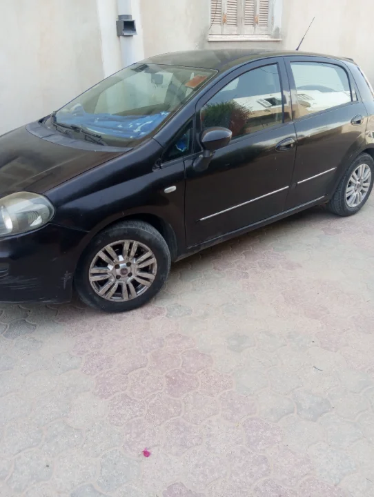 Fiat GRANDE PUNTO - Photo 2