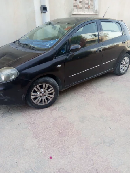 Fiat GRANDE PUNTO - Photo 2