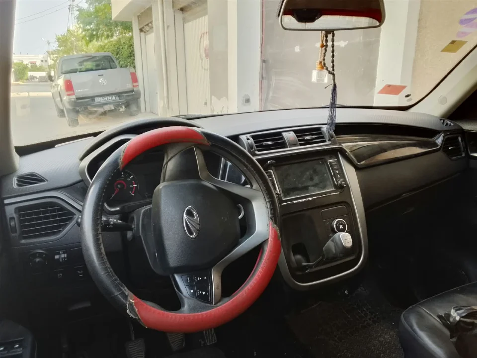 Mahindra KUV 100 - Photo 4