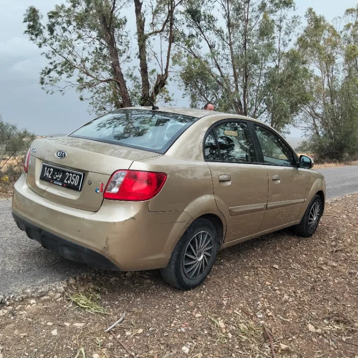 Kia RIO - Photo 8