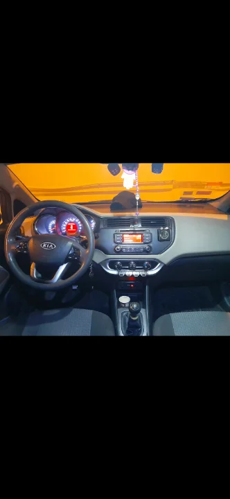 Kia RIO - Photo 4