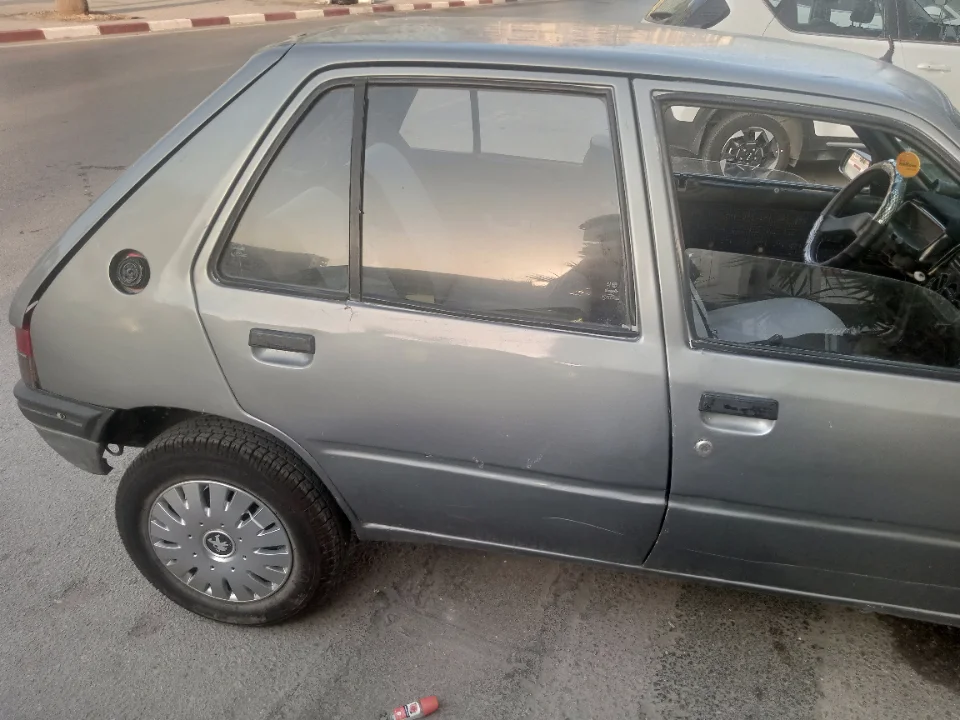 Peugeot 205 - Photo 6