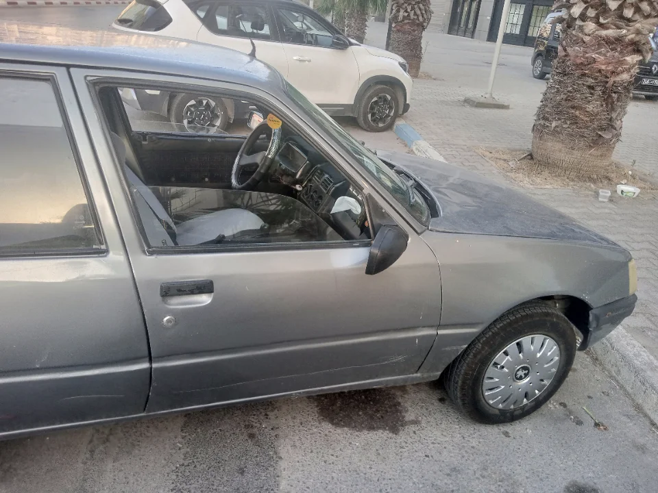 Peugeot 205 - Photo 5