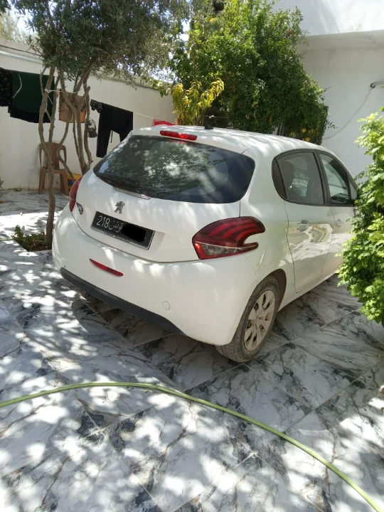 Peugeot 208 - Photo 4