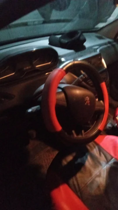 Peugeot 208 - Photo 3