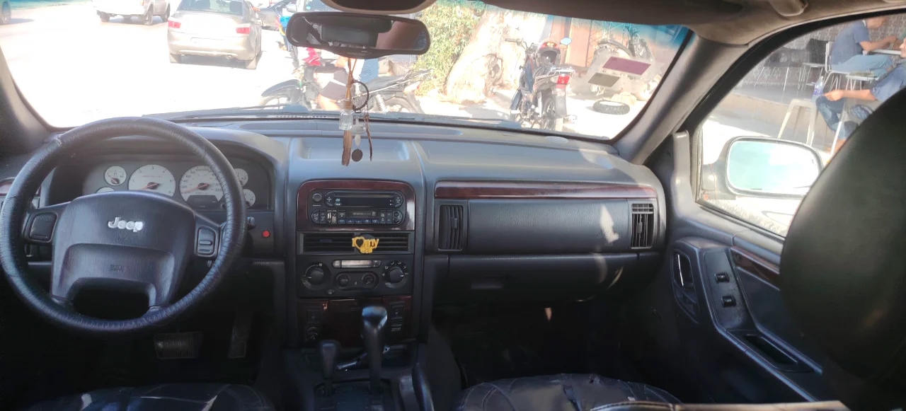 Jeep GRAND CHEROKEE - Photo 7