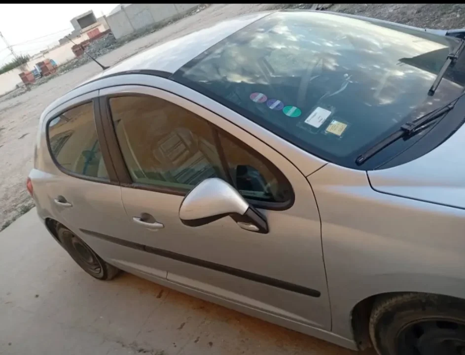 Peugeot 207 - Photo 3