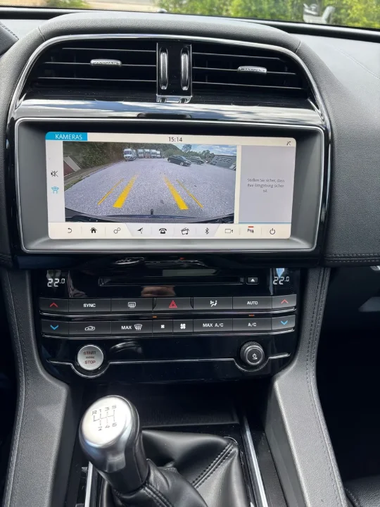 Jaguar F-PACE - Photo 2