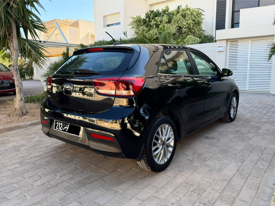 Kia RIO - Photo 8