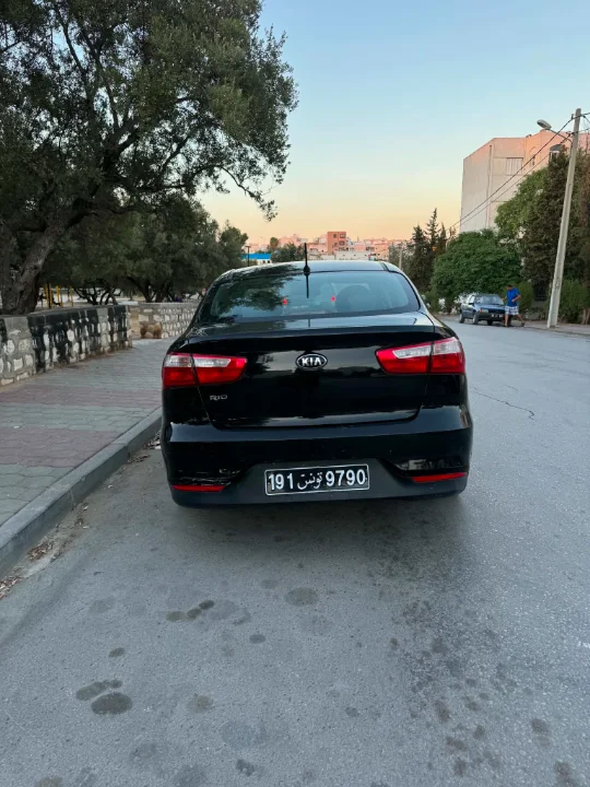 Kia RIO - Photo 8