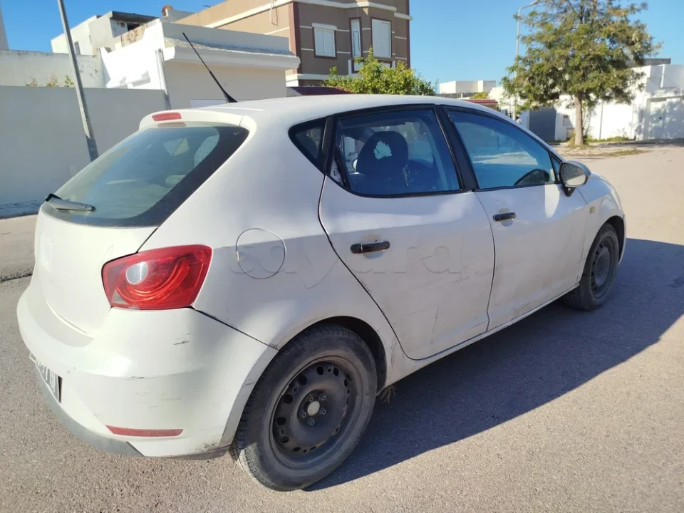 Seat Ibiza - Photo 2