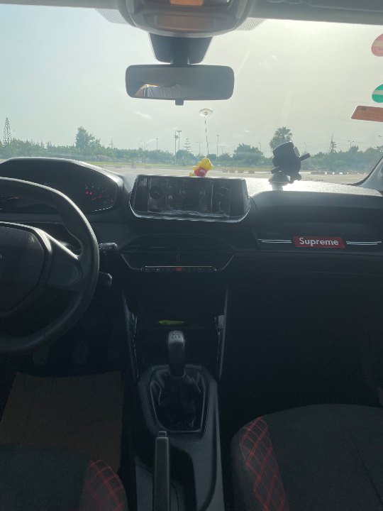 Peugeot 208 - Photo 3