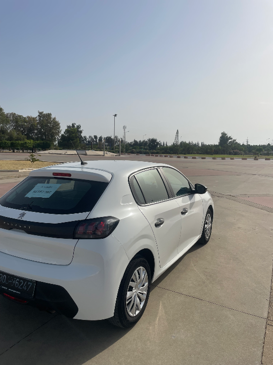 Peugeot 208 - Photo 2