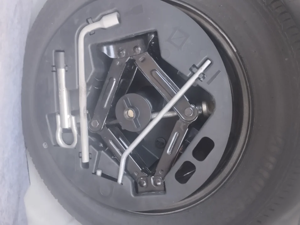 Mahindra KUV 100 - Photo 5