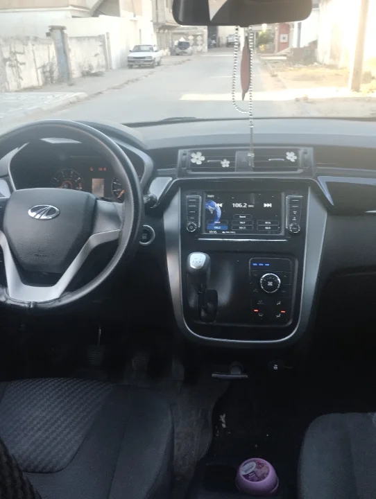 Mahindra KUV 100 - Photo 2