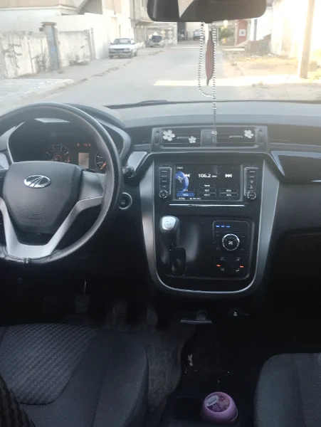 Mahindra KUV 100 - Photo 2