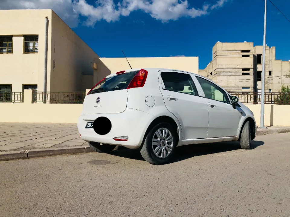 Fiat GRANDE PUNTO - Photo 3
