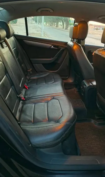 Volkswagen Passat - Photo 2