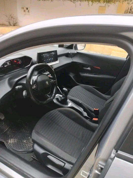 Peugeot 208 - Photo 9