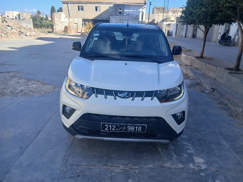 Mahindra KUV 100 - Photo 11
