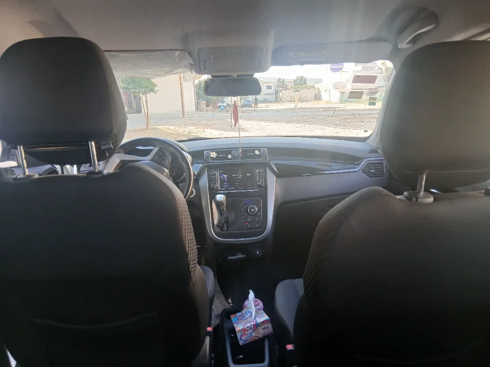 Mahindra KUV 100 - Photo 8
