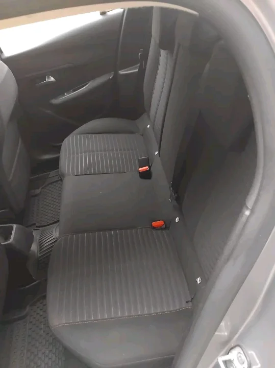 Peugeot 208 - Photo 8