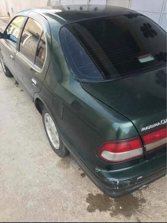 Nissan Maxima - Photo 2